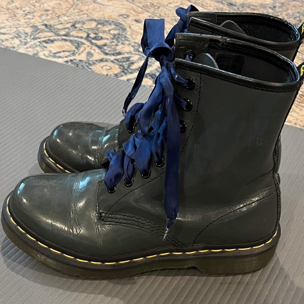 Dr. Martens Classic 1460 Boots in Mossy green with  Blue Laces size 7 - Picture 5 of 12